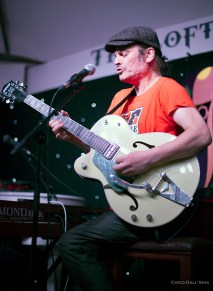 Emrys_Gig_CD_IMG_1965 small